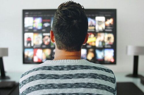 De nyeste trends inden for TV borde og ophæng: Find inspiration til dit hjem